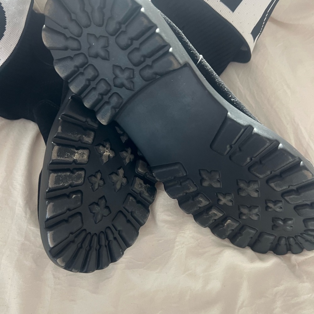 UGG Black Ankle Boots - Picture 3 of 3